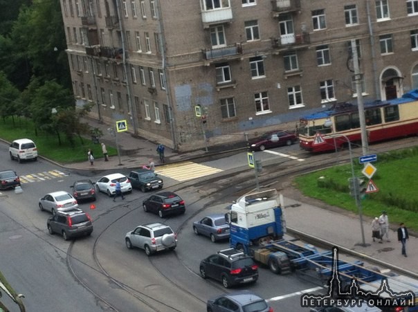Авария на ул.Маршала Говорова. Трамваи встанут.Пробки пока нет,ДПС тоже.