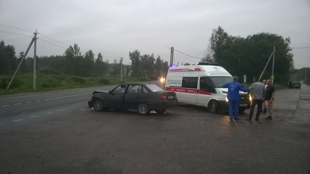 Дорога Жизни,на повороте в Пробе,из семерки все убежали,в нексии один пострадавший