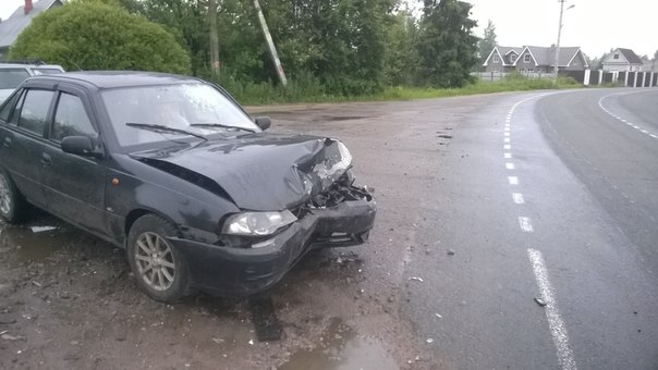 Дорога Жизни,на повороте в Пробе,из семерки все убежали,в нексии один пострадавший