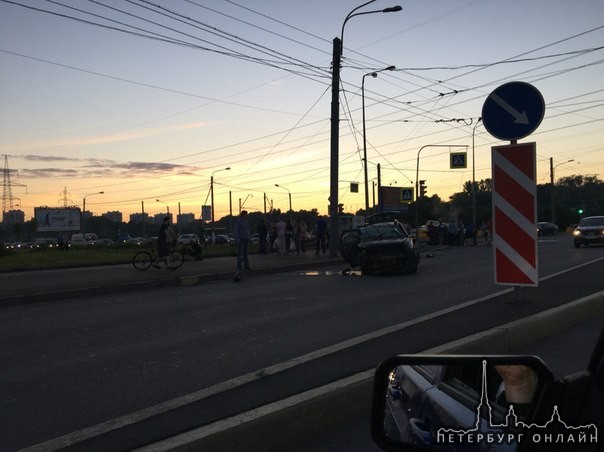 ДТП перекрёсток партизана Германа и петергофского шоссе. Есть пострадавшие. Скорая на месте. Актуаль...