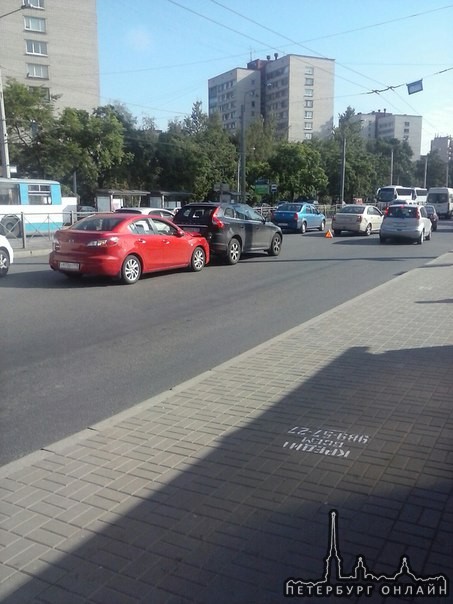 Тройное комбо на пр. Ветеранов после бульвара Новаторов, в среднем ряду.