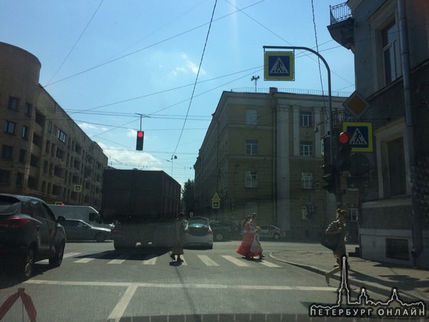 ДТП угол Лермонтовского пр. И Садовой улицы.