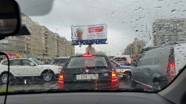 На перекрестке пр.Славы и Бухарестской - ДТП и не работают сфетофоры, пробка
