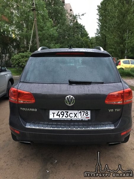 В ночь на 2 июля угнан Volkswagen Туарег с парковки возле дома по адресу Спб, Бухарестская 33/корпу...