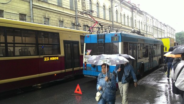 На Комсомола как всегда ад. Комсомола 43 правая полоса в сторону Лебедева.