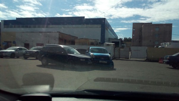 Внимание срочно, только что на Ириновском 1 на парковке из а/м Nissan донеслось: банзай, Гитлер не п...