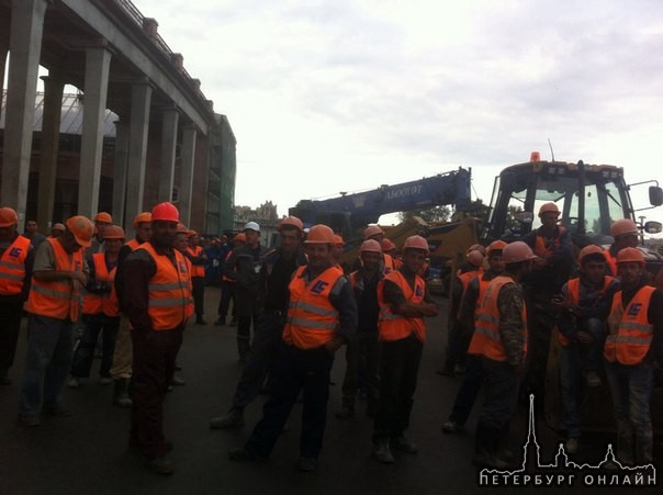 Здравствуйте.Работники нового стадиона зенит устроили забастовку по поводу не выплаты зарплаты за дв...