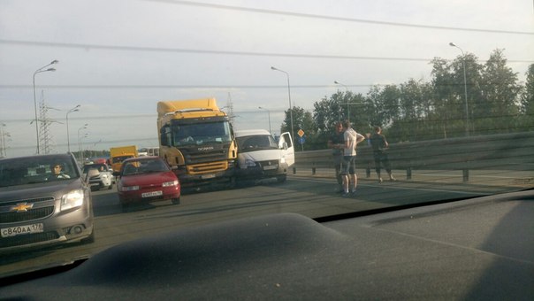 На софийской перед заездом на кад, в сторону города, занято 2,5 ряда, пробка, а после этого ДТП ещ...