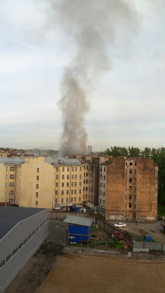 Горит общежитие рядом с нарвской..