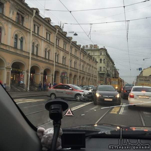 Такси уже больше НеВезет на Садовой у Апрашки, со стороны Московского все стоит, лучше объезжайте С...