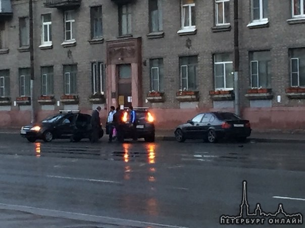 ДТП с 4 авто только что на углу Маршала Говорова и Васи Алексеева