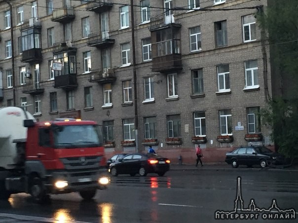 ДТП с 4 авто только что на углу Маршала Говорова и Васи Алексеева