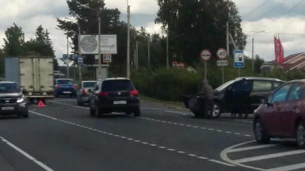 ДТП на Приозерском шоссе, поворот на Ягодное. Дпс на месте. Проезду не мешают. Примерно 17:00