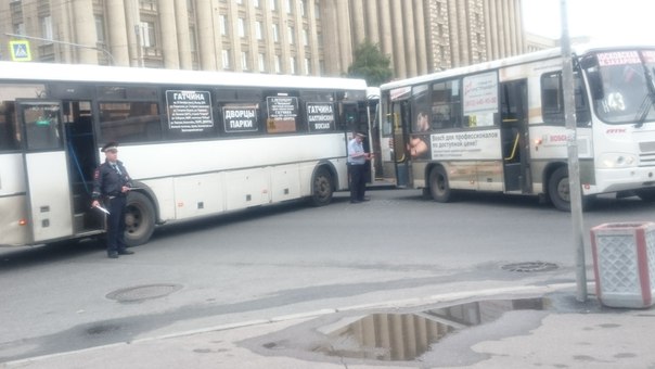 На пересечении Демонстрационного и Типанова, автобус примял маршрутку. Великое стояние троллейбусов,...