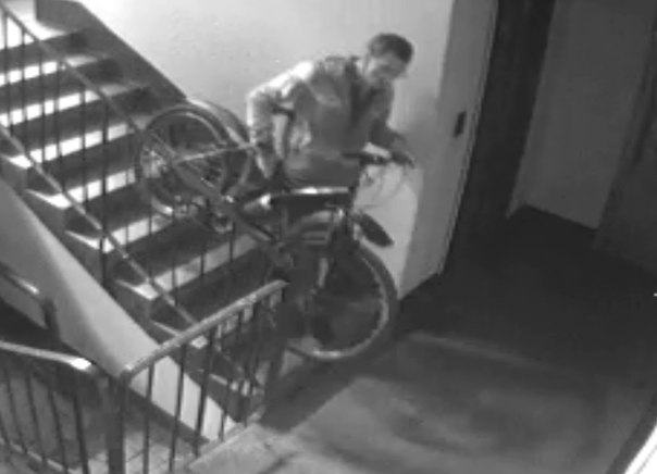 16.07.2016, в 8 часов 52 минуты утра, был украден велосипед с лестничной площадке, по адресу Маршала...