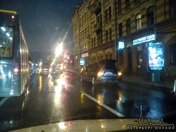 На московском проспекте в сторону сенной не доезжая фантанки собрались пять машин!