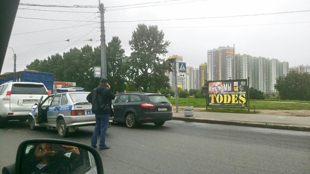 ДТП на перекрестке ул. Бухарестской и ул. Димитрова, рядом с Лентой.