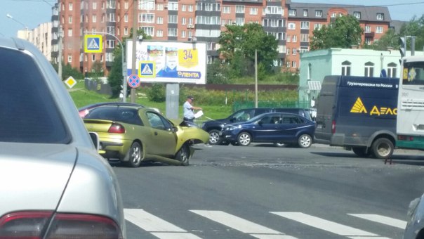 ДТП на перекрёстке Репищевой и - Парашютной улиц