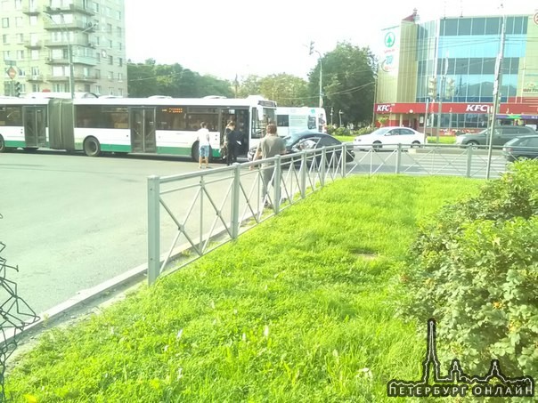 Только что ленинский проспект. Напротив французского бульвара