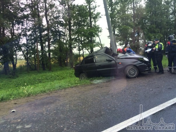 Авария на Московском шоссе в сторону Москвы не далеко от поворота на Никольское. Службы на месте.