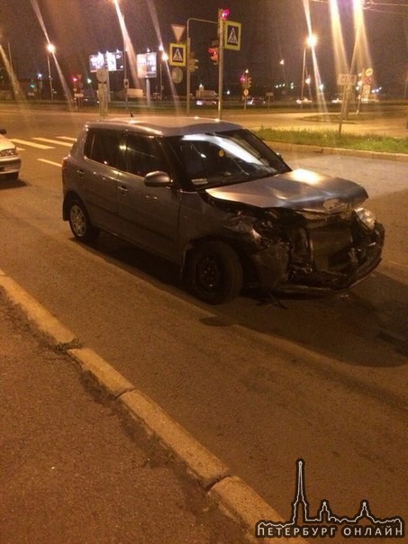 Авария с участием машины полиции с такси, которое уже больше не везёт , на перекрёстке Орджоникидзе ...