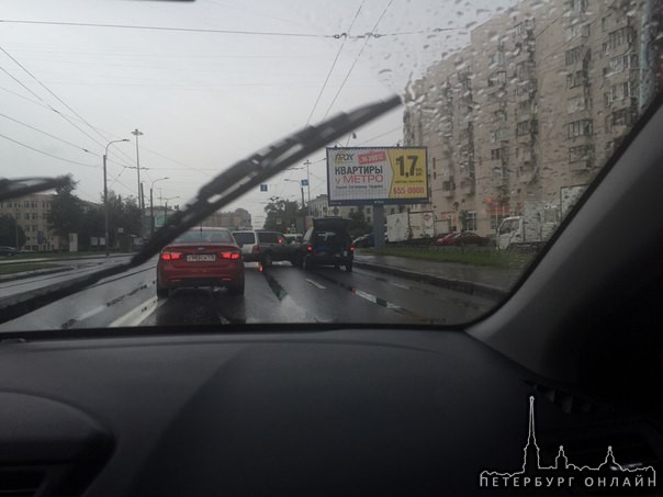 Гражданский 4 в сторону Кантемировского моста. Стоят друг за другом кукуют. Собирается пробка. Служб...