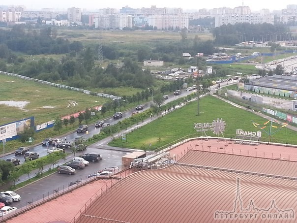 Два чудика заблокировали выезд из Кудрово, уже начинается "веселье"