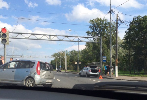 ДТП на пересечении Петергофского шоссе и ул. Адмирала Трибуца
