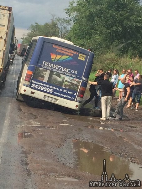 Доездился по обочине,на Московском большая пробка,авария на аварии