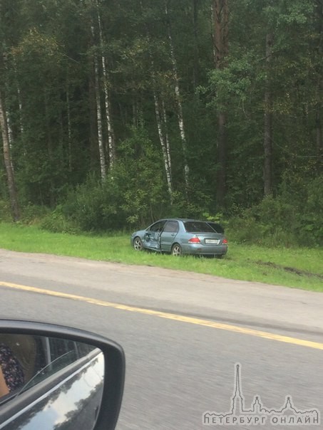 Волга отправила Lancer в кювет у Болотнице. Объезд змейкой, службы на месте.