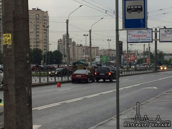 Ленинский проспект за пешеходным переходом в сторону Жукого, Занят левый ряд!