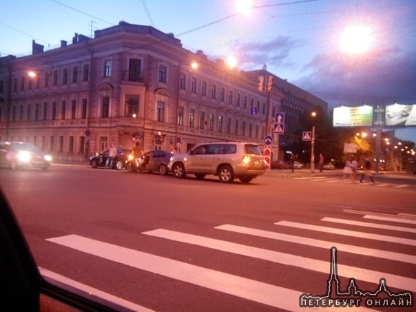 21:45 угол Введенской и Б.Пушкарской, женщина на большом авто догнала!