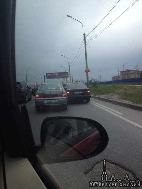 проспект Энгельса, после заправки Газпром, недалеко от Икеи, притерлись, актуально на 18:00, пробка ...