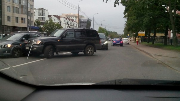 ДТП на Крестовском пр-те,Cruzeак подбил Шевроле.ДПС нет.