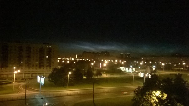 Немного жутковатое и манящее ночное небо (Пр. Большевиков)