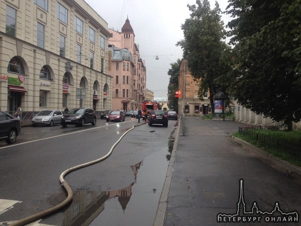 Пожар на Большой Зелениной улице в доме 16.