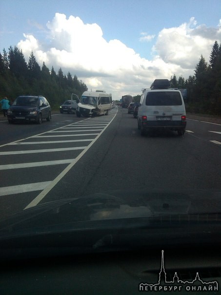 На Киевском шоссе у Мшинской в сторону Питера авария .