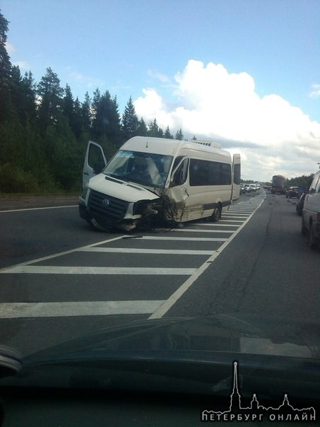 На Киевском шоссе у Мшинской в сторону Питера авария .