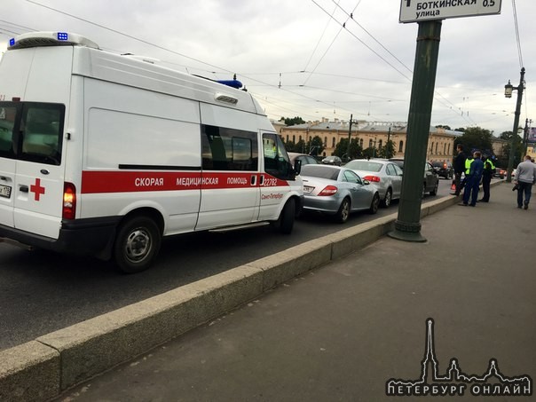 Литейный мост, паравозик из трех машин.