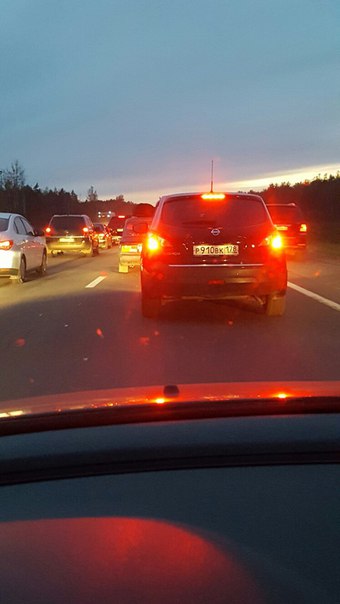 На Московском шоссе очень не воспитанный водитель с пассажиром!