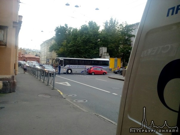 Большая пушкарская напротив 3 дома!!! Будет затор! Объезд по выделенке!!!