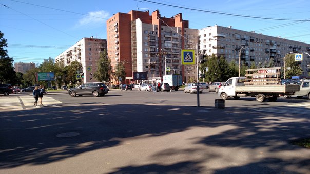 Примерно в 11:05 произошло ДТП на пересечении пр. Мориса Тореза с Институтским пр. и ул. Курчатова. ...