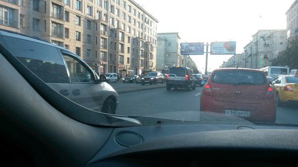 ДТП на Ивановской улице после пересечения с улицей Бабушкина, в сторону Володарского моста три машин...