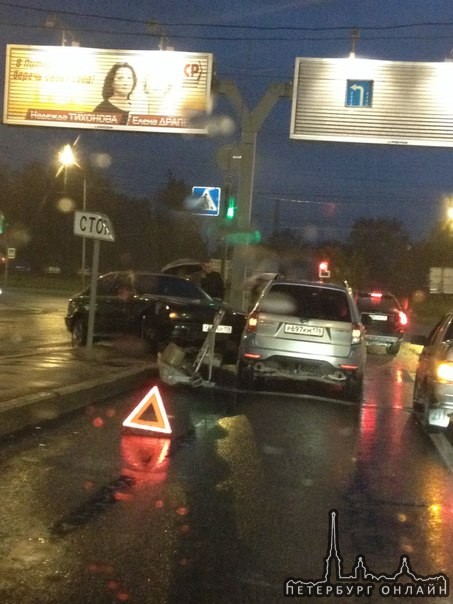На Кушелевской дороге перед Блюхера автомобиль пострадал ни за что
