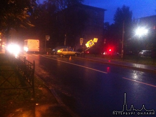 Елизарова проспект, 20:00! Похоже водитель Жигулей не пропустил!