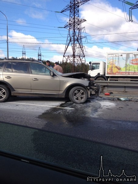 Только что. Трасса е105. Девушка на BMW врезалась в дорожников. Скорая на месте. Девушка без сознани...