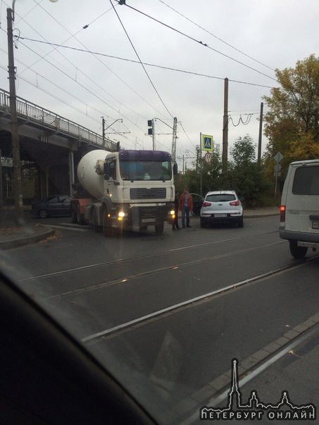 На Большом Сампсониевском миксер чпокнул Kia