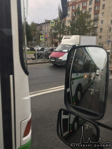 Сильно столкнулись на выезд из Колпино. Службы на месте