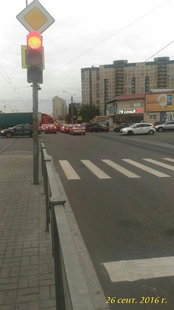 На пересечении Жукова и Казакова (окей) не работает светофор, жуткая пробка!