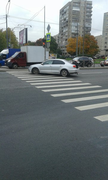 3 машины столкнулись на перекрестке Полюстровкого с Пискаревским проспектов. Служб нет.пробки пока т...